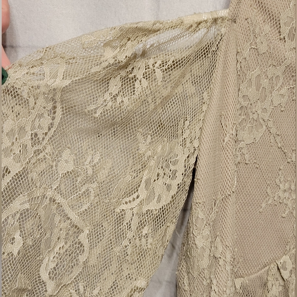 Cold Shoulder Top - Picture 2 of 3